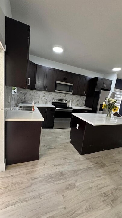 22175 Miami Ave in Miami, FL - Building Photo