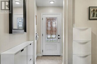 868 Duberry St in Ottawa, ON - Building Photo - Building Photo