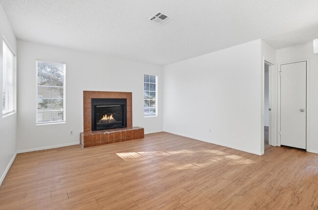 2753 Alicialynn Way in Las Vegas, NV - Building Photo - Building Photo