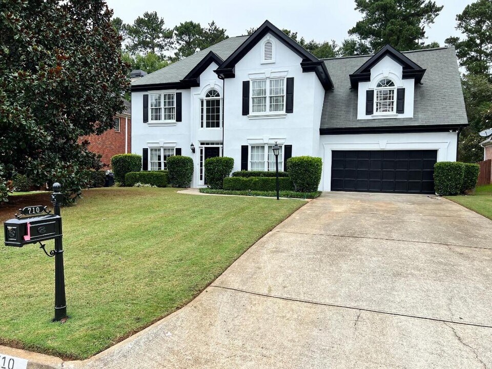 710 Tala Dr in Roswell, GA - Building Photo