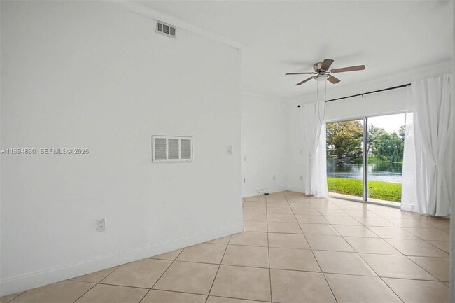 1731 NW 96th Terrace in Pembroke Pines, FL - Foto de edificio - Building Photo