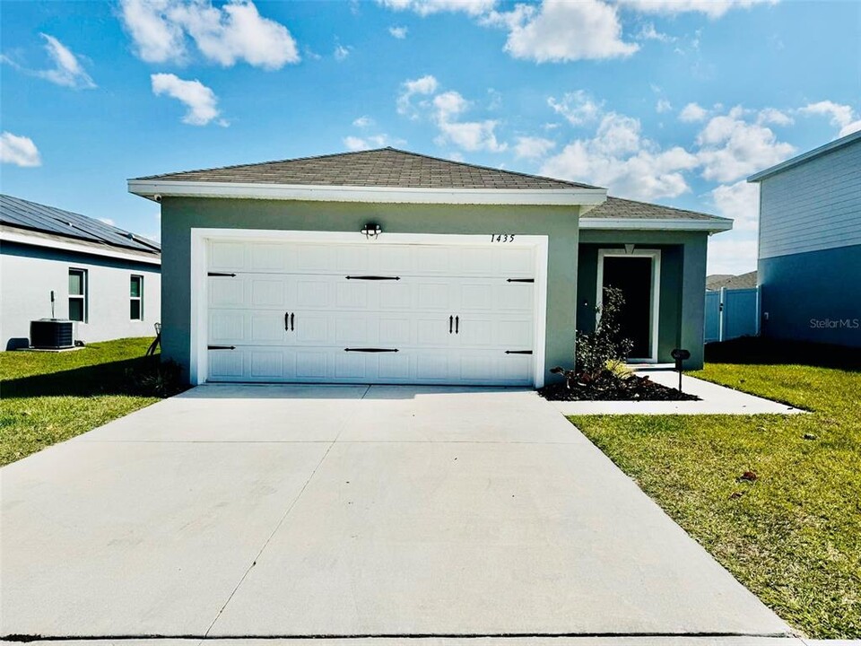 1435 Madison Cir in Haines City, FL - Building Photo