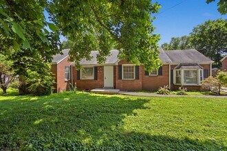 1001 Horseshoe Dr in Nashville, TN - Building Photo - Building Photo