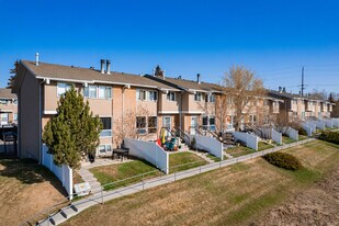 116 Silver Crest Dr NW in Calgary, AB - Building Photo