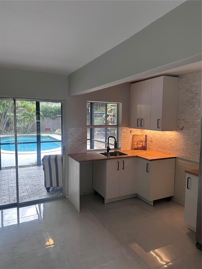 property at 200 SE 19th St