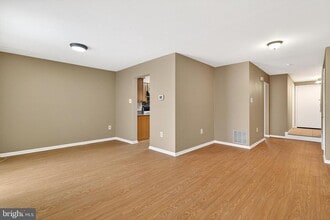 70 Hampshire Dr in Plainsboro, NJ - Building Photo - Building Photo