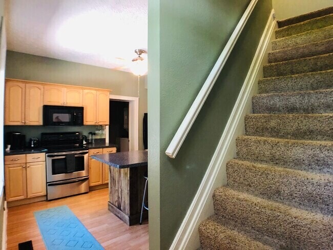 1256 Dennison Ave in Columbus, OH - Building Photo - Building Photo