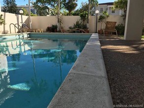 7601 Byron Ave-Unit -3A in Miami Beach, FL - Building Photo - Building Photo