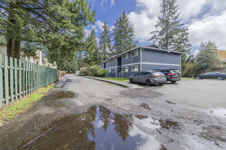 Fernwood Manor in Port Orchard, WA - Foto de edificio - Building Photo