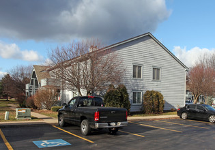 Rosemont Apartments in Irondequoit, NY - Building Photo - Building Photo