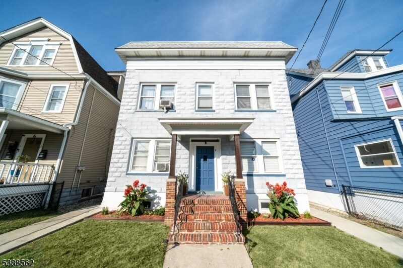9 Kling St in West Orange, NJ - Building Photo