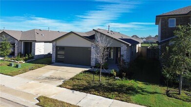 910 Kickapoo Ln in College Station, TX - Building Photo - Building Photo