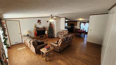 383 Latham Ln in Rhome, TX - Building Photo - Building Photo