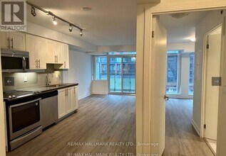 525 Adelaide St W in Toronto, ON - Building Photo - Building Photo