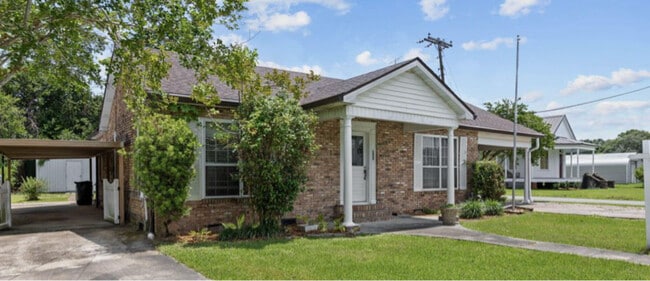 311 S Morgan Ave in Broussard, LA - Building Photo - Building Photo
