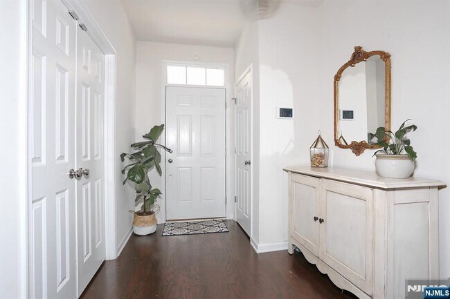 96 Truman Dr in Wood Ridge, NJ - Building Photo - Building Photo