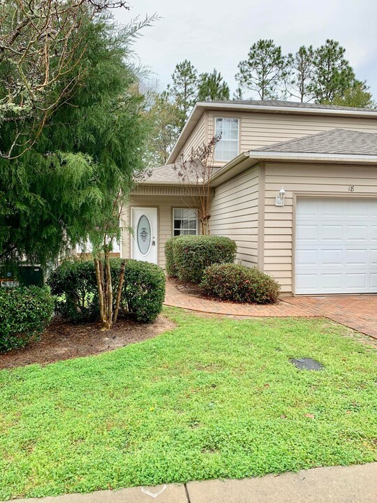 18 Trevor Dr in Valparaiso, FL - Foto de edificio