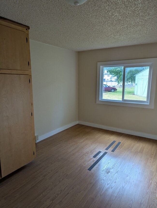 255 SE 2nd St in Canyonville, OR - Building Photo - Building Photo