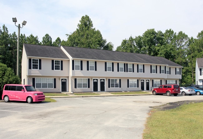 Colonial Park in Hinesville, GA - Building Photo - Building Photo