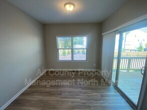 233 Commons Ave in Woodstock, GA - Building Photo - Building Photo