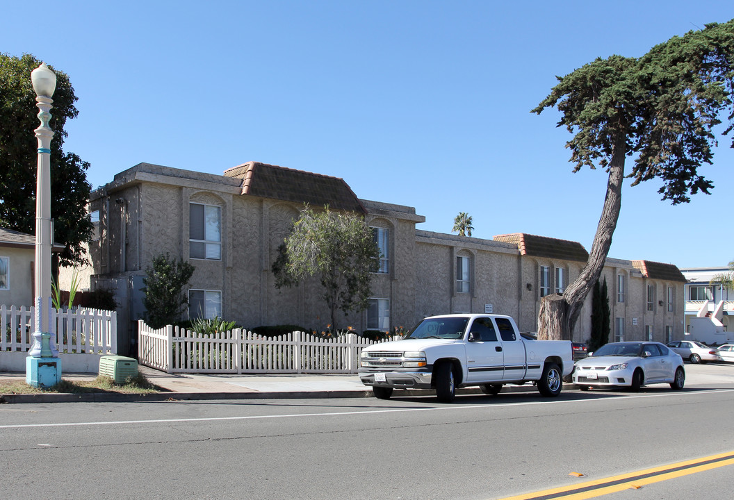 Cypress Apartments in San Diego, CA - Foto de edificio