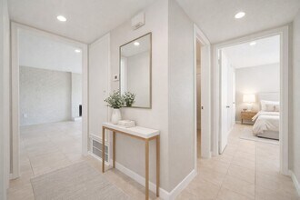 8100 Leonora St, Unit F4 in Houston, TX - Foto de edificio - Building Photo