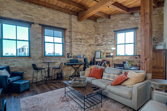 Historic Fifth Ward Lofts in Milwaukee, WI - Foto de edificio - Interior Photo