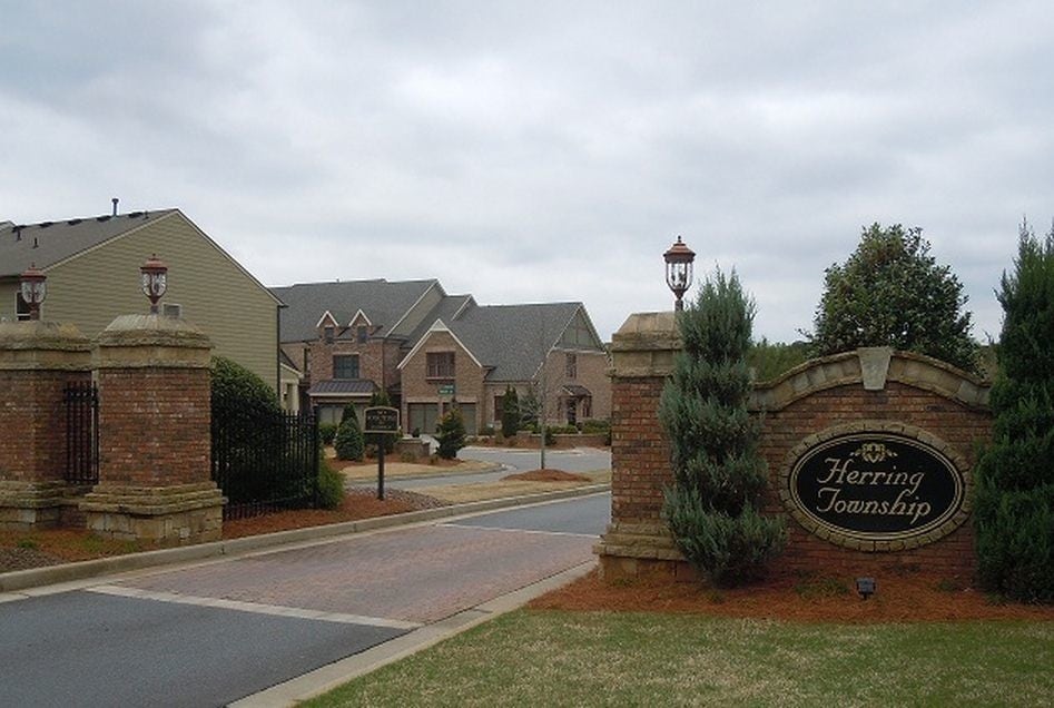 1080 Township Cir in Alpharetta, GA - Foto de edificio