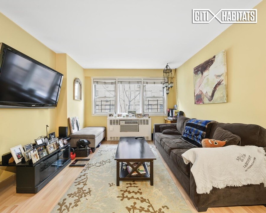 245 E 35th St-Unit -3A in New York, NY - Foto de edificio