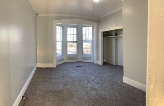 131 Caledonia St, Unit 1 in Lockport, NY - Foto de edificio - Building Photo