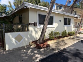 161 NW 43rd Ct in Oakland Park, FL - Building Photo