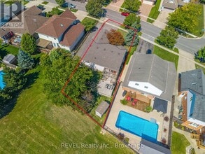 101 Wellandvale Dr in Welland, ON - Building Photo - Building Photo
