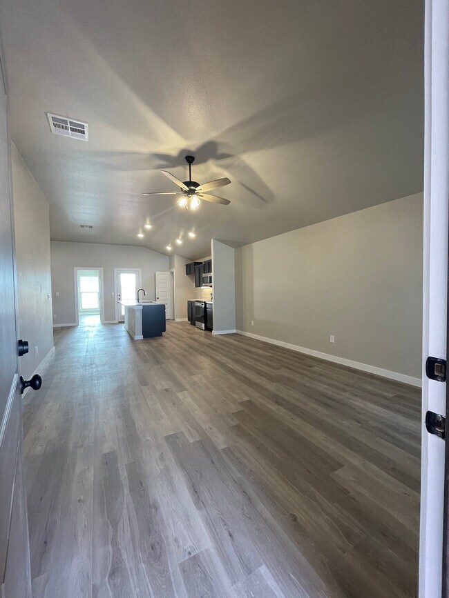 7111 Anticline Ct in Midland, TX - Foto de edificio - Building Photo