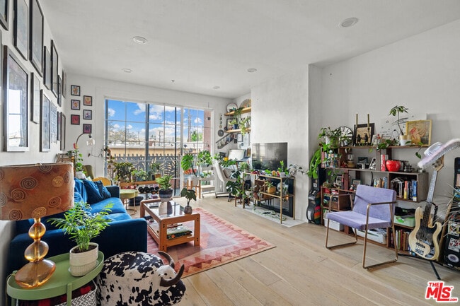 property at 1522 S Saltair Ave