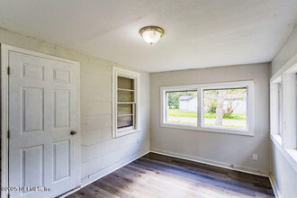 1052 Woodstock Ave in Jacksonville, FL - Building Photo - Building Photo