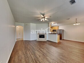 202 Splintered Arrow Dr in La Marque, TX - Building Photo - Building Photo