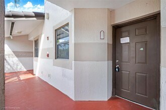 9992 Nob Hill Pl in Sunrise, FL - Building Photo - Building Photo