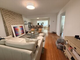 2841 SW 33rd Ave in Miami, FL - Building Photo