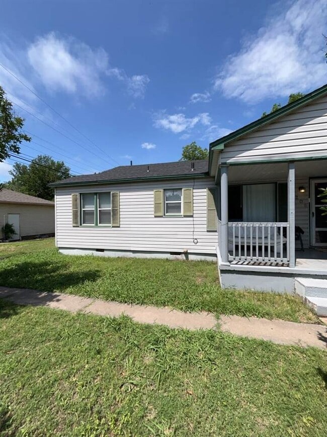 property at 2206 NW 19th St