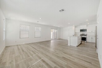 773 Fallen Phoenix St in Henderson, NV - Building Photo - Building Photo