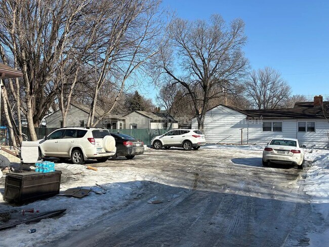 1235-11 1/2 11 1/2 St N in Fargo, ND - Building Photo - Building Photo