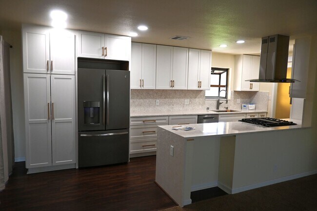 8805 Halverson Dr in Elk Grove, CA - Building Photo - Building Photo