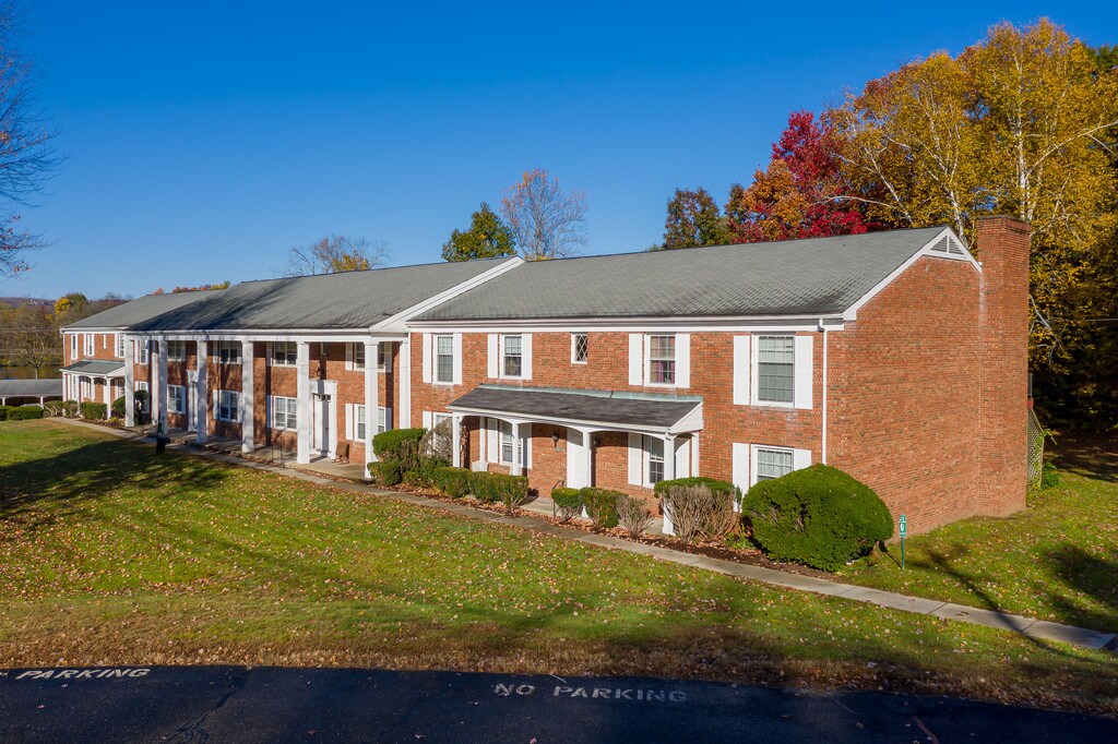 Winthrop Court Apartments Torrington, CT Apartments