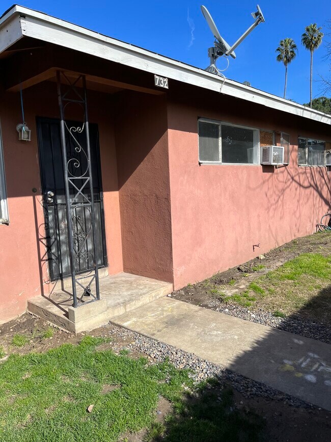 732 Illinois St in Pomona, CA - Building Photo - Building Photo