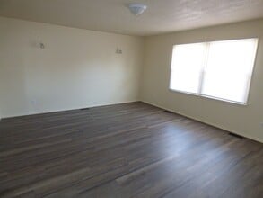 6914 Autumn View Dr in Fort Wayne, IN - Building Photo - Building Photo