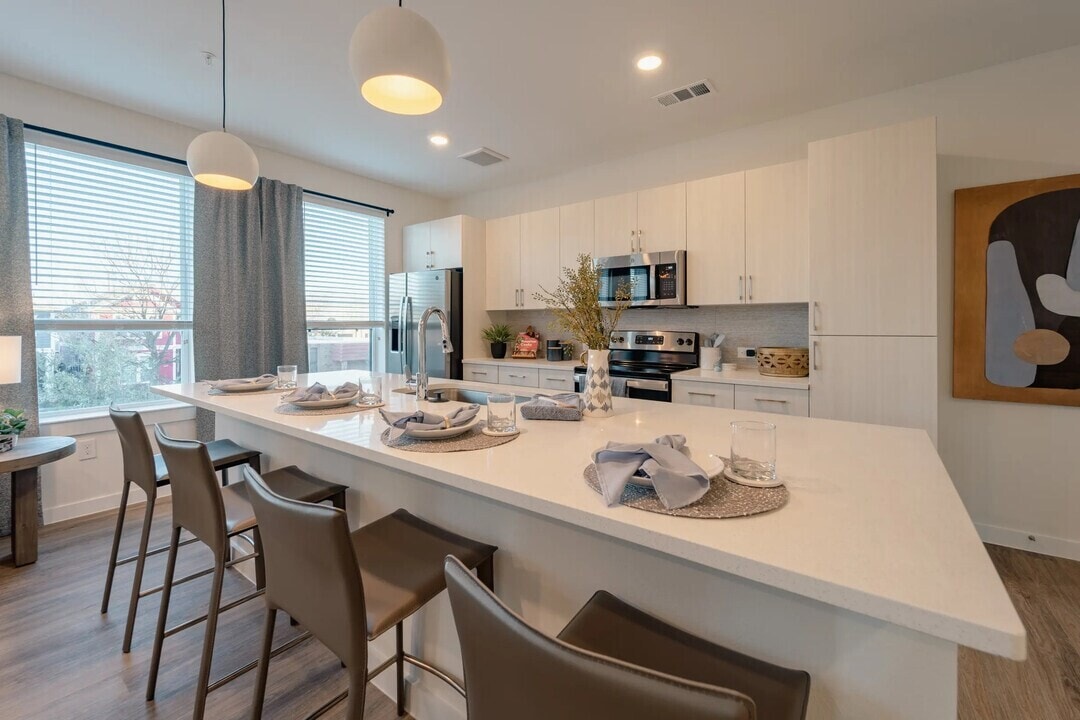 501 W 24th St in Houston, TX - Building Photo