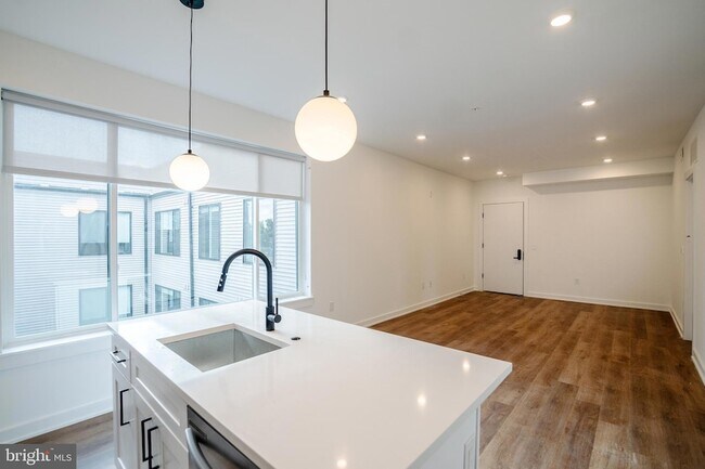 5904 Germantown Ave, Unit 201 in Philadelphia, PA - Building Photo - Building Photo