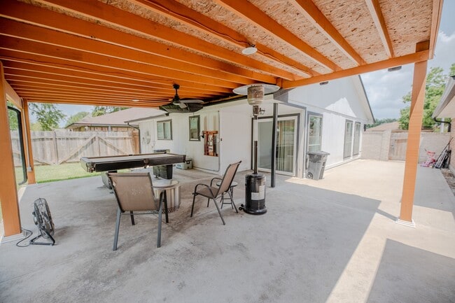 4606 Meadowood Dr in Baytown, TX - Building Photo - Building Photo