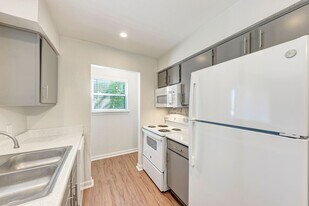 Salado at Walnut Creek in Austin, TX - Building Photo