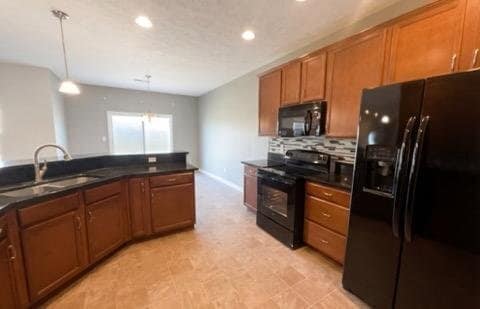 7116 Oldham Dr, Unit Apt Renaissance Towers in Indianapolis, IN - Foto de edificio - Building Photo